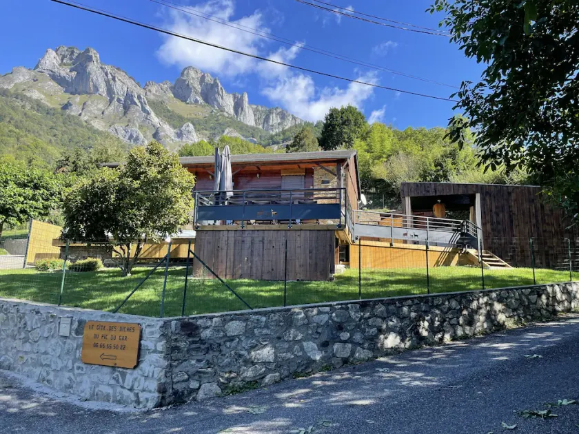 Mountain house with private pool and fenced garden - Image 1