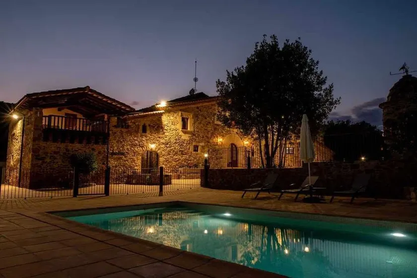 Spectacular rural farmhouse - relax in Brunyola - Image 1
