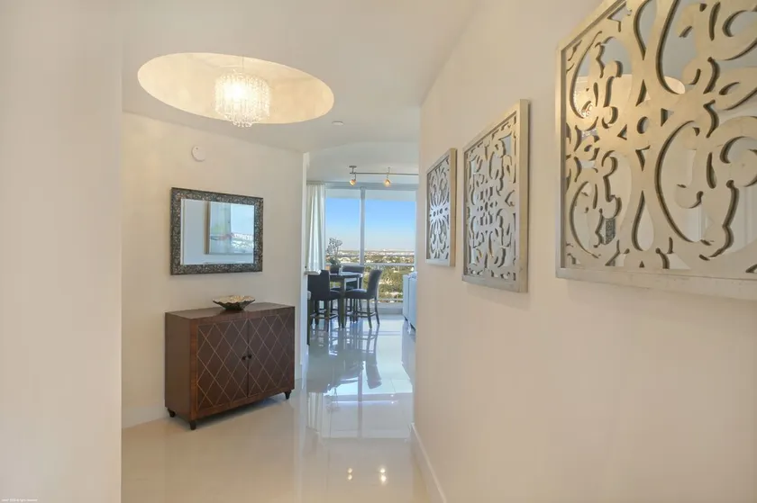 Luxury Condo in the Ritz Carlton Residences on a private beach  - Image 1