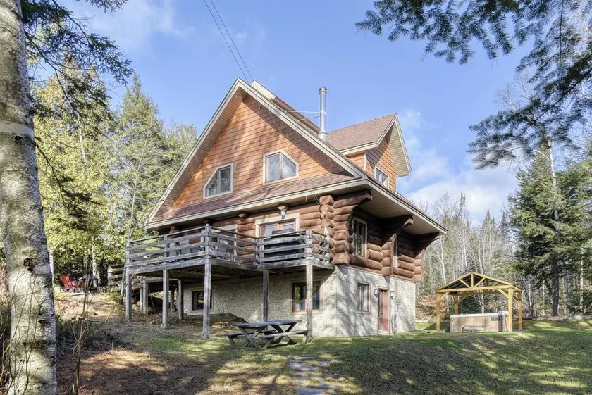 Chalet en Bois Rond Avec Spa, Sauna et Hammam - Image 1
