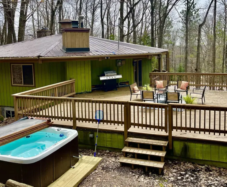 Unique Octagon Ski Lodge in heart of Rib Mountain State Park with hot tub - Image 1