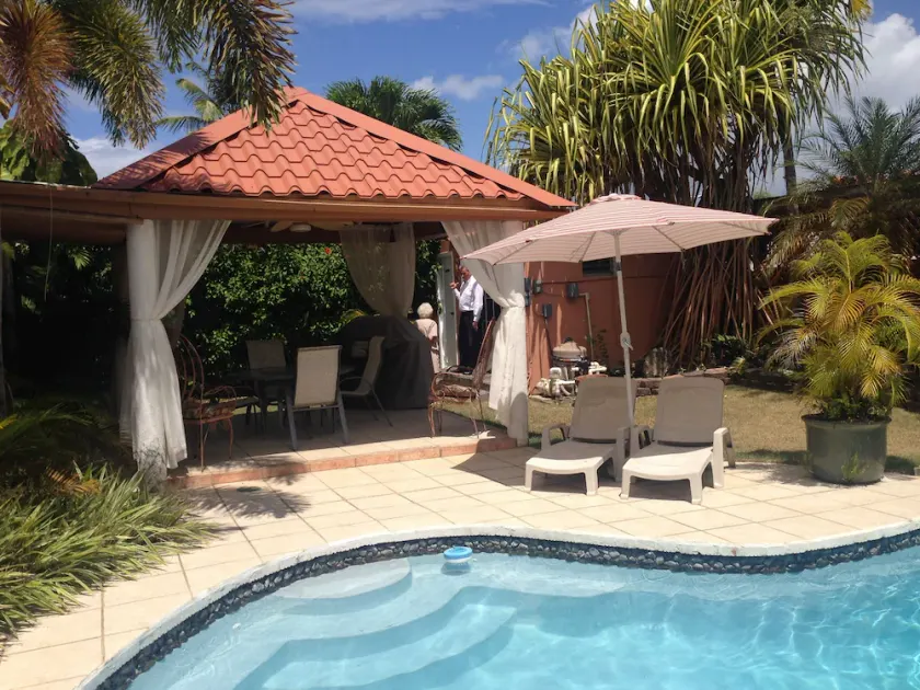 Tropical Home with Pool, A/C and 3 blocks to beach, Gated Security - Image 1