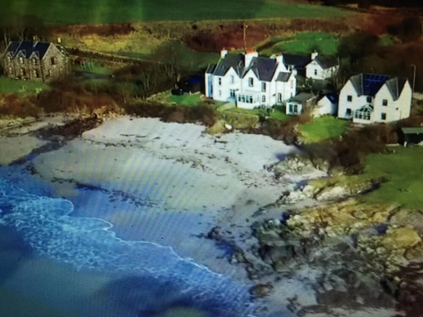 Unique house in an idyllic situation on a beach - Image 1