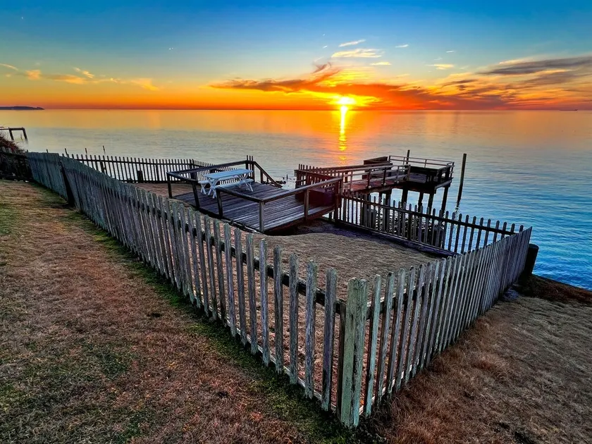 Peaceful, Pet-Friendly Escape with Waterfront Sunsets & Private Dock (No Fees!) - Image 1