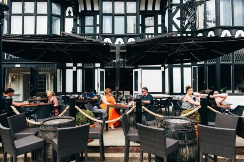 Embankment Hotel - Image 1