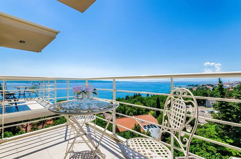 Holiday apartment with balcony and air conditioning - Image 1