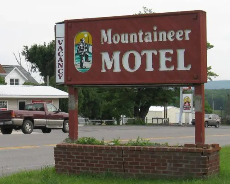 Mountaineer Motel - Standard room - Image 1