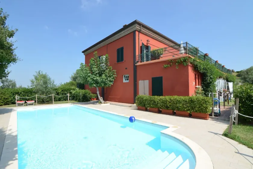 Soggiorno a bordo piscina a San Marino - Image 1