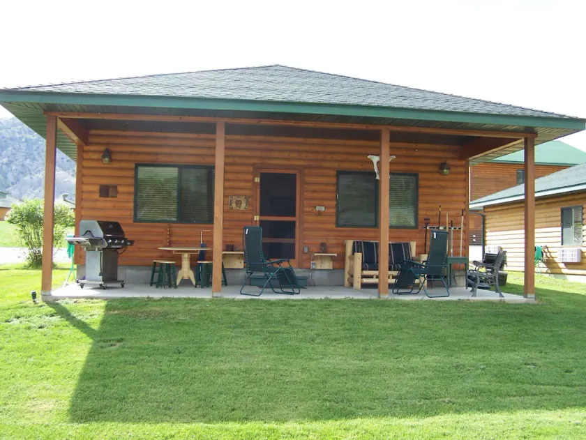 Yellowstone Riverfront Cabin, Sleeps 9, $171-$325/nt, 300 yards to Yellowstone - Image 1