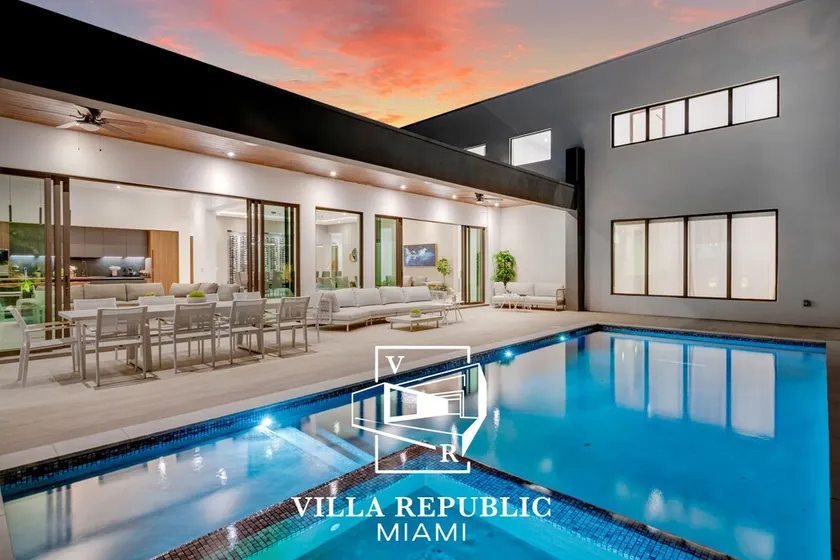 9BR Opulent Villa Emerald - Image 1
