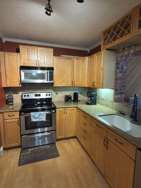 Cozy home close to shopping - Image 1