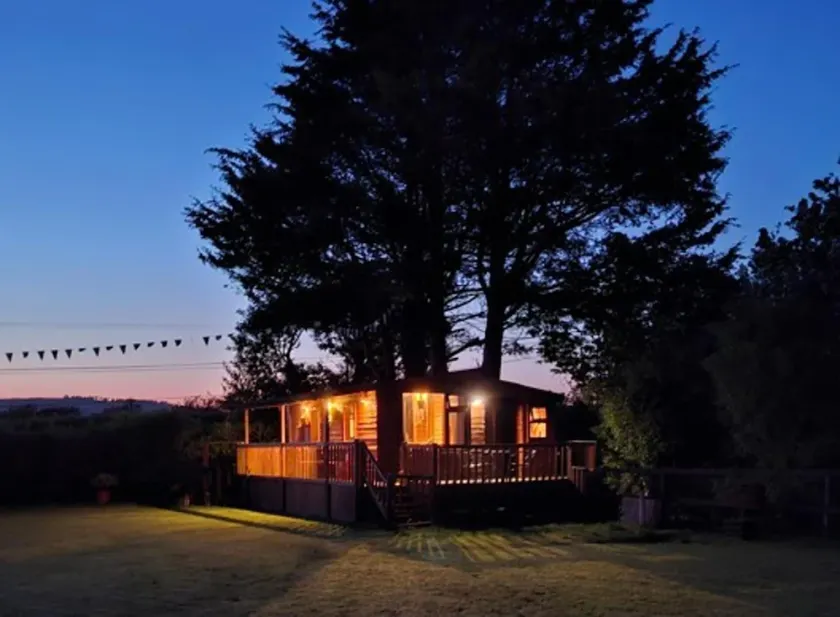 Lakeside Lodge - Castlemartyr - Sleeps 4 - Image 1