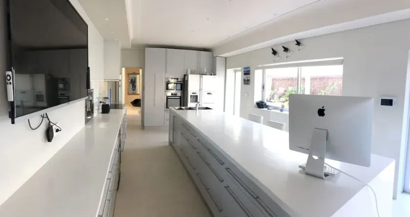 Supersized whole floor Residence Near Manly - Image 1