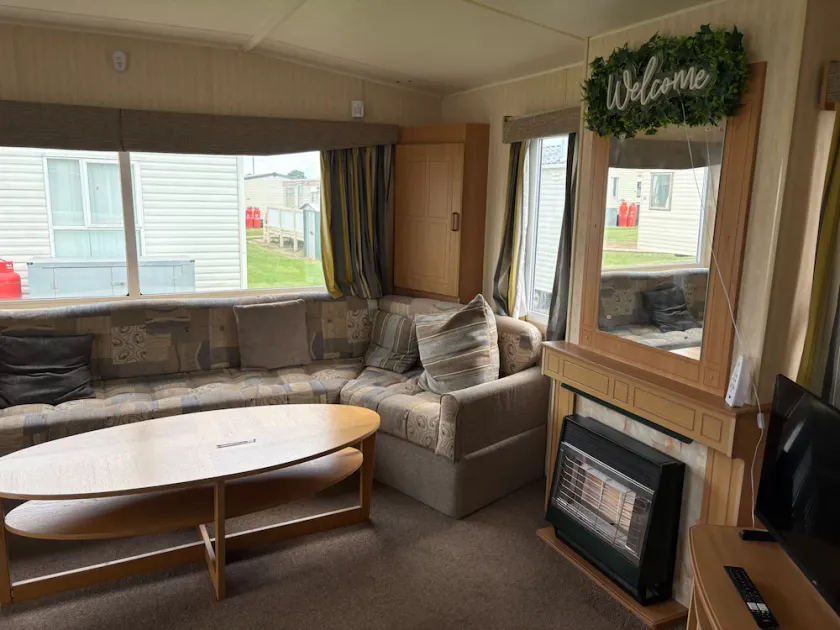 Cabin Sleeps 5 with Parking and Balcony - Image 1