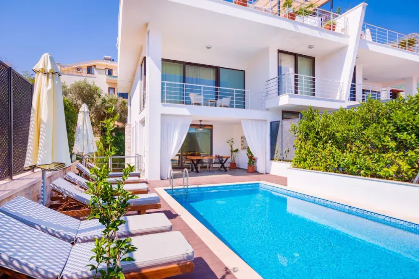 LOCATED IN TOWN CENTRE NEW 3 BEDROOM APARTMENT WITH PRIVATE POOL AND TERRACE - Image 1