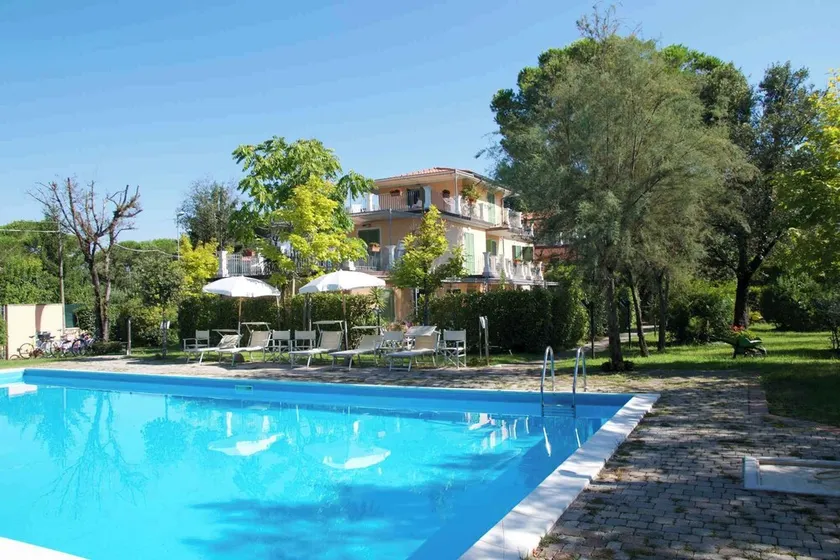 Holiday apartment with air conditioning and outdoor pool - Image 1