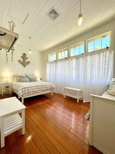 Schoolhouse Somerset Dam - Sleeps 16!!! - Image 1