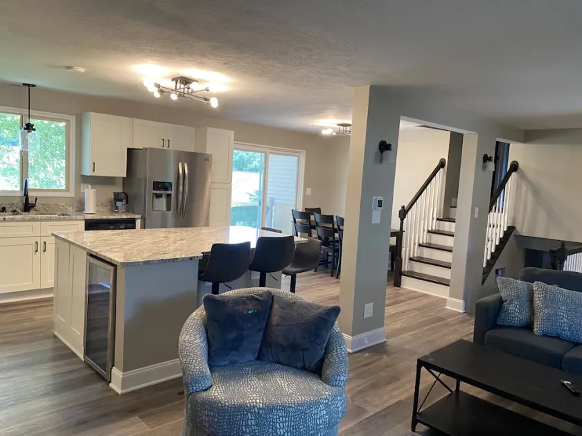 Upscale house with deck, yard - walk to Stadium and 10 minutes to Downtown! - Image 1