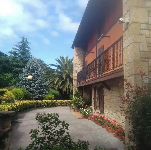 Large house in Gámiz-Fica with mountain view - Image 1