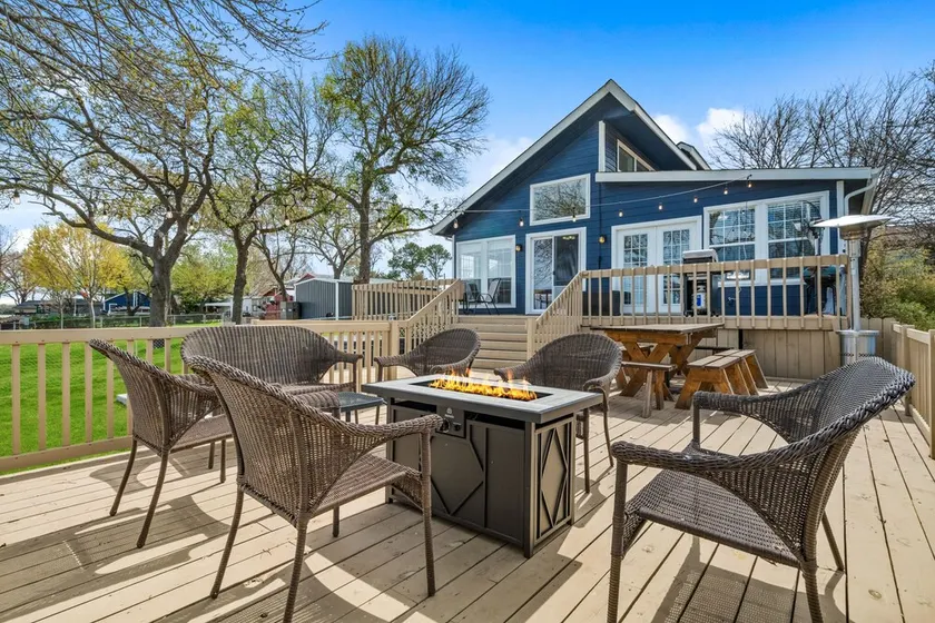 Lake House with Hot Tub + Games - Image 1
