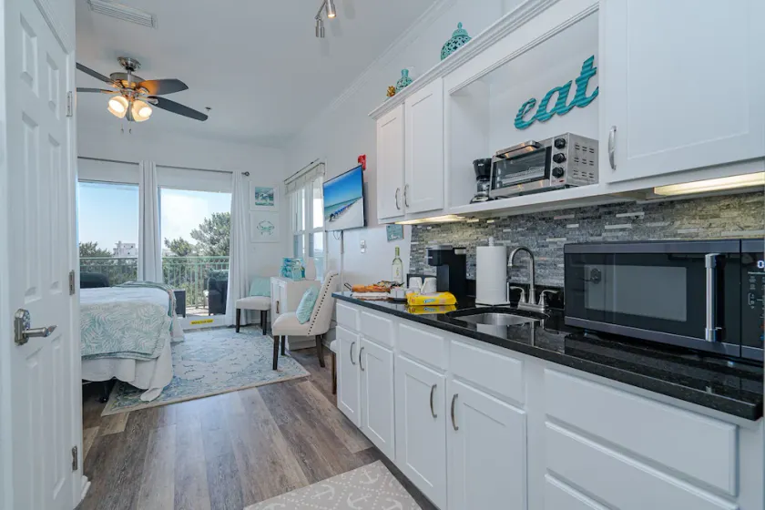 Double size Balcony, Free Bikes,30 A between Aly’s & Rosemary, pool & hot tub. - Image 1