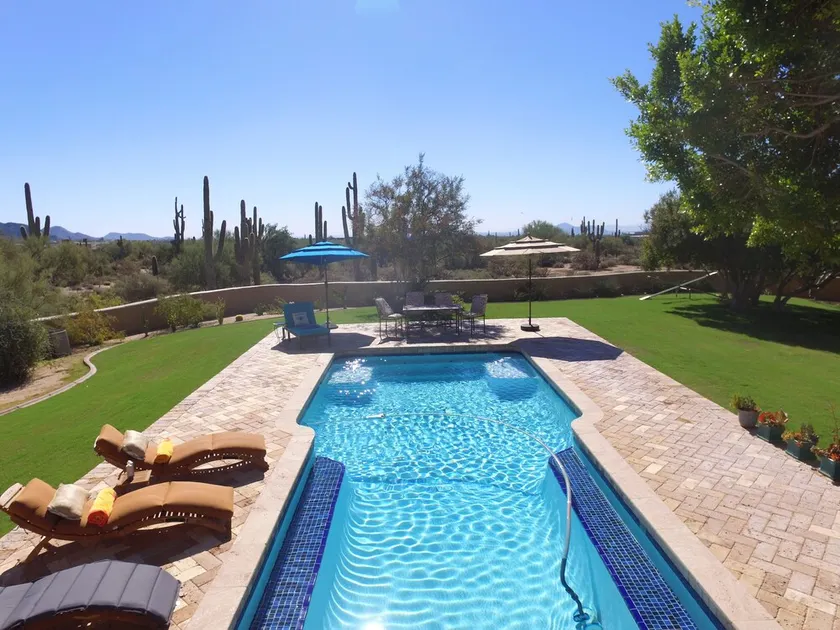 Private Contemporary Adobe on 5 Acres, Beautiful Mountain Views, Salt Water Pool - Image 1