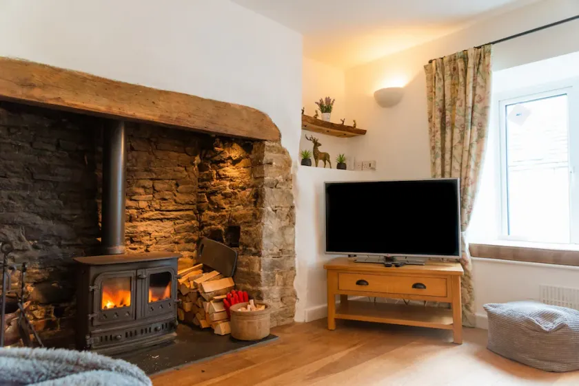 Pet-friendly Vintage Cottage, No Deposit - Image 1