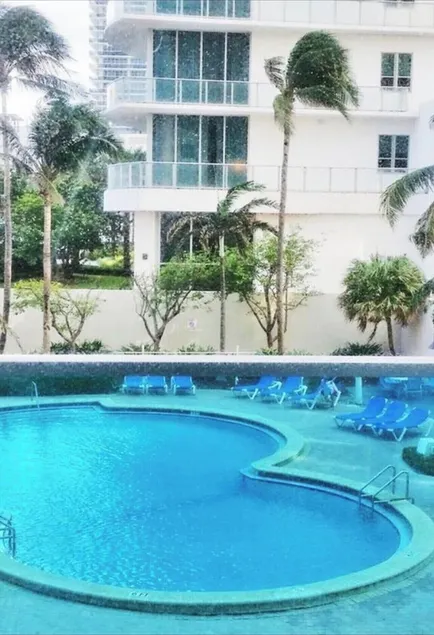 Luxury 5 Star Oceanfront Hollywood Beach 2/2 Condo - Image 1