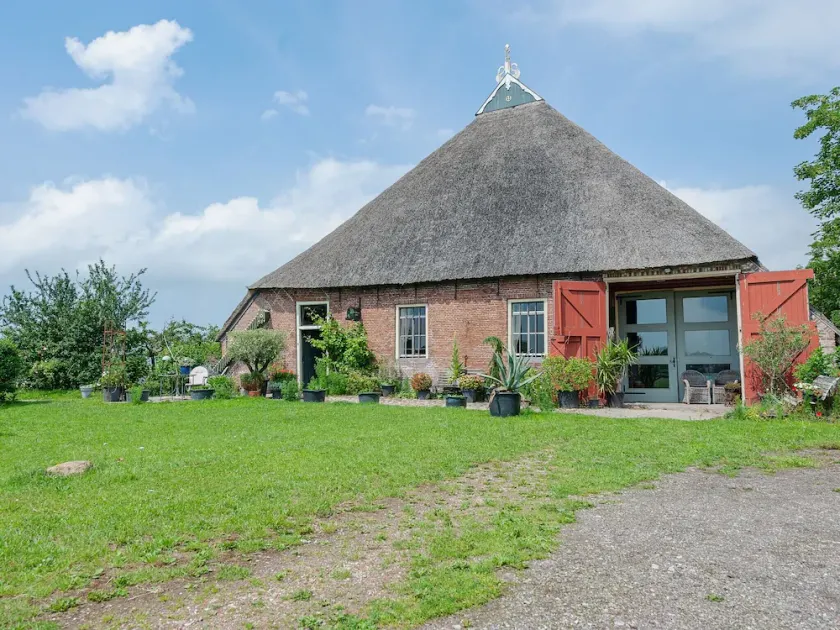 Characteristic Headlong Hull Farm With Thatched Cover - Image 1