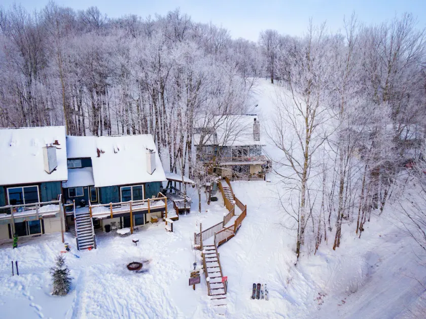 Ski-in ski-out 3 Bdrm Chalet w sauna on slopes & lake - Sleeps 8 - Image 1