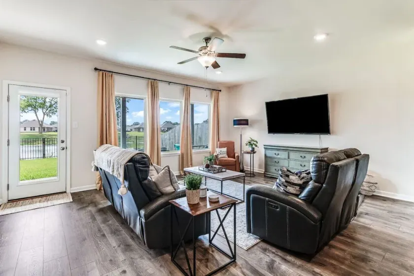 Waterfront,4bedroom,2bath,King Bed,separate shower - Image 1