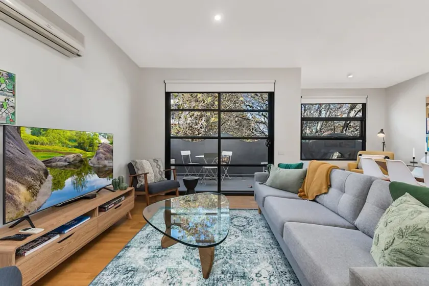 Collingwood with 2BR & 2 Parking Near Smith St - Image 1