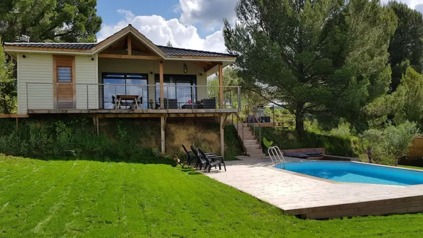 Wooden villa with lodge, terrace on stilts, swimming pool, exceptional vineyard views, 3-star rating - Image 1