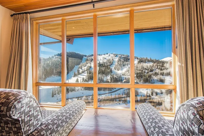 Premium Luxury Five Bedroom Townhouse with Hot Tub and Majestic Mountain Views 5 Townhouse by RedAwning - Image 1