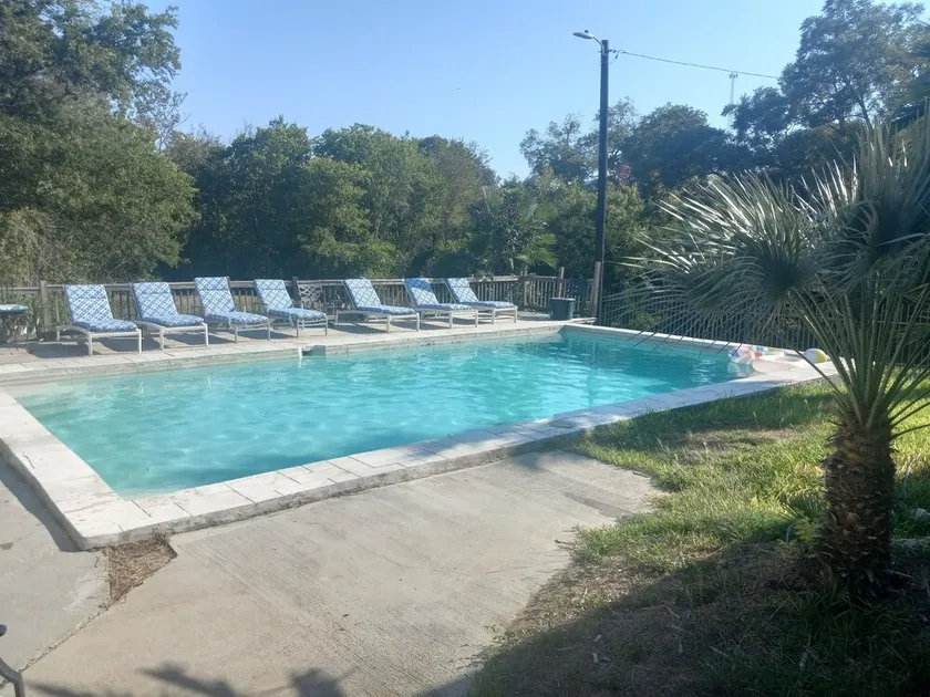 Large River Home with private pool, basketball court, private, pool table - Image 1