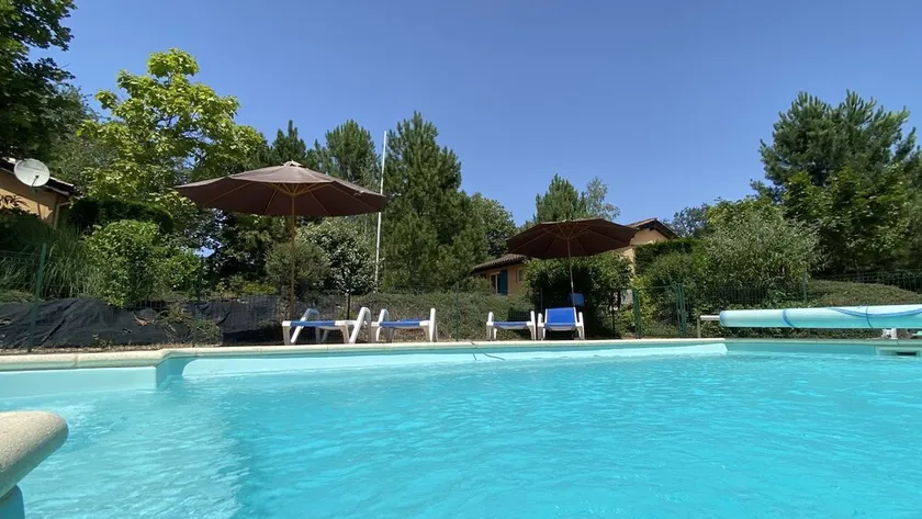 Feriehus med opvarmet pool, 5 pers. overdækket terrasse, gratis wifi - Image 1