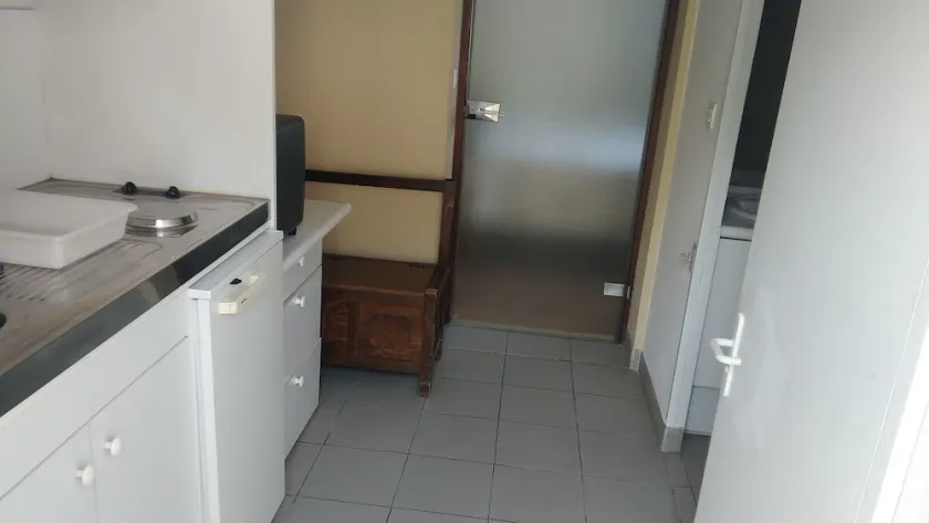 Large house on 2000m2 with studio for 2 people - Image 1