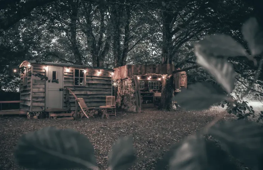 Silverlock’s Hide - Off grid romantic hideaway with private wood fired hot tub - Image 1