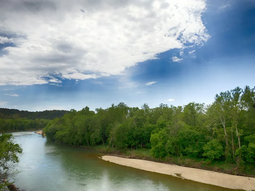 Rustic Luxury Along the Illinois River - Image 1