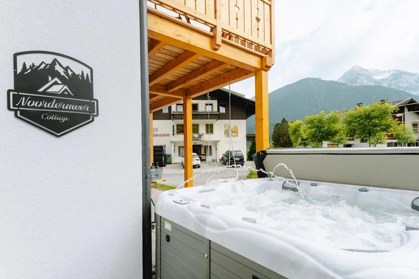 Casa de férias 'Bubbelen Aan De Piste' com vista para a montanha, terraço, jacuzzi e WiFi - Image 1