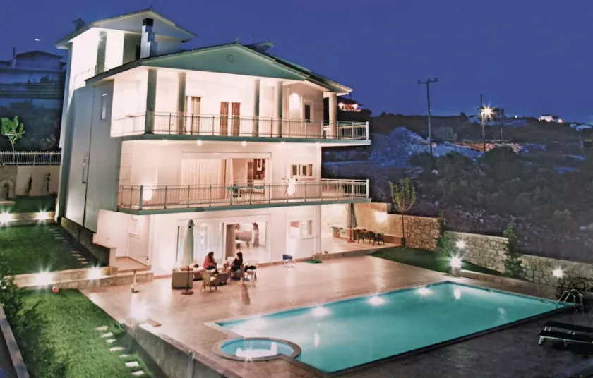 Beautiful Home In Theologos - Image 1