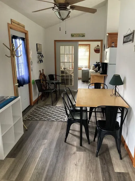 The Canal View Cottage - Image 1