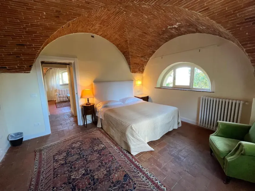 Apartment in eighteenth-century villa - Image 1