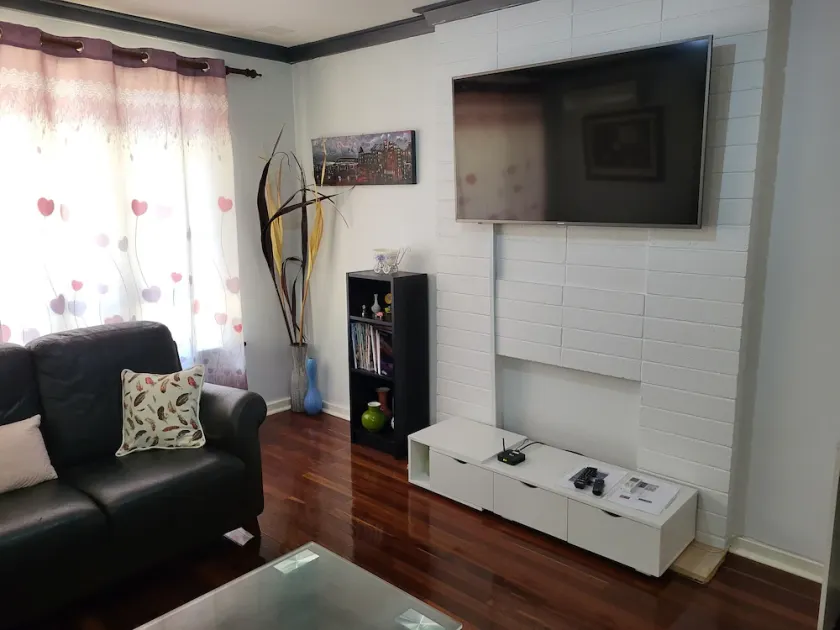 Cosy and immaculate 3-bedroom home - Image 1
