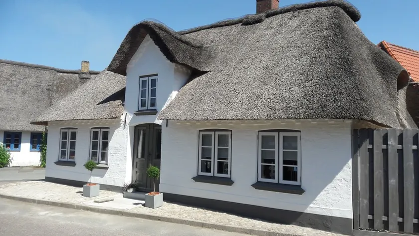 Thatched cottage with sauna house in North Friesland - Image 1
