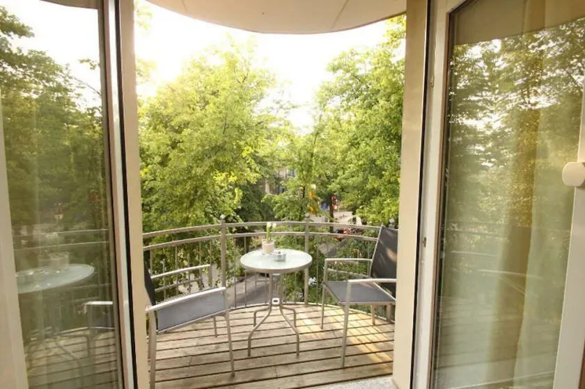 Modern, bright apartment with balcony, only 2 min to the beach and Alter Strom - Image 1