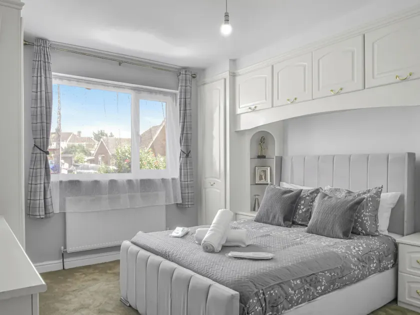 Cozy Riverside Retreat in Snodland - Image 1