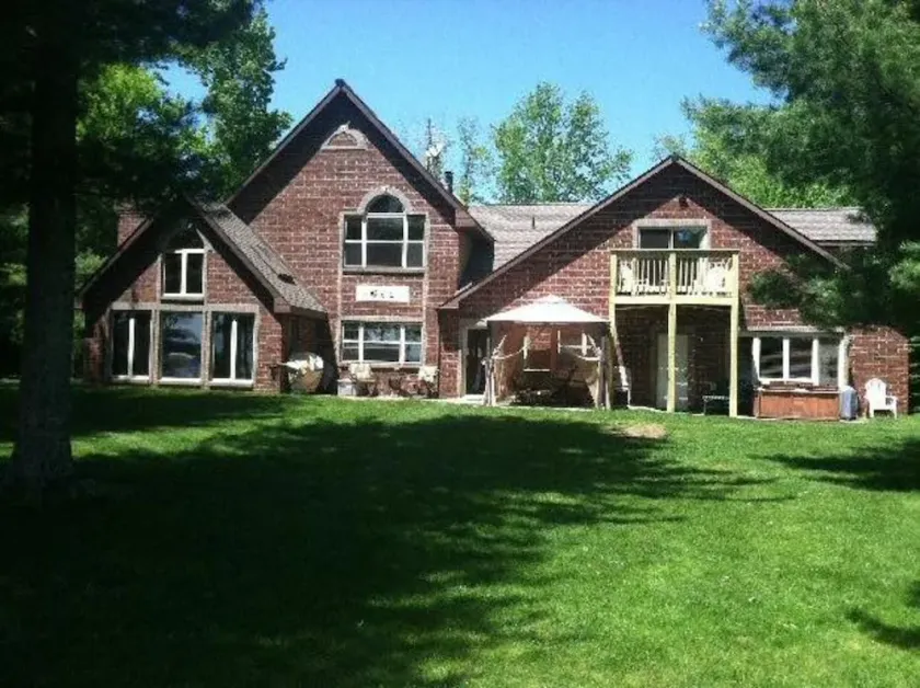 Rent the biggest and the best Large Lake house sleeps up to 18, Lots to do! - Image 1