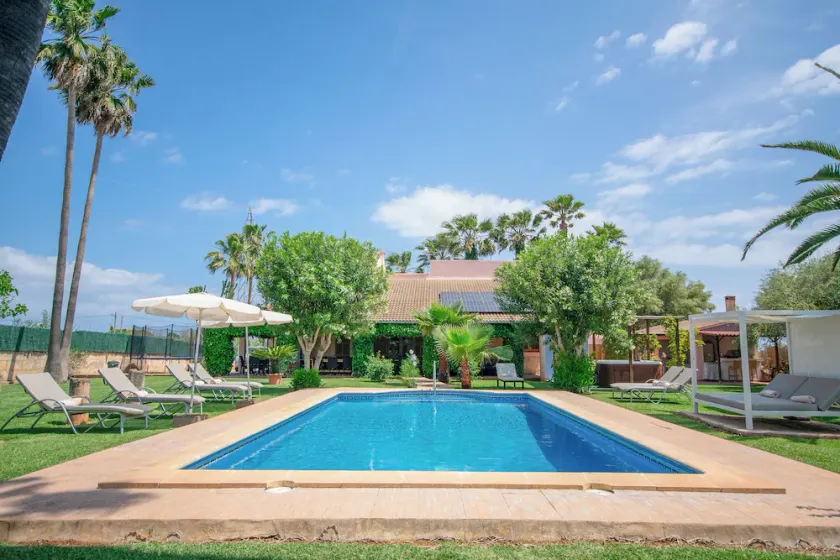 Quiet finca close to the beach for 7 people with pool, barbecue, very well-kept garden - Image 1