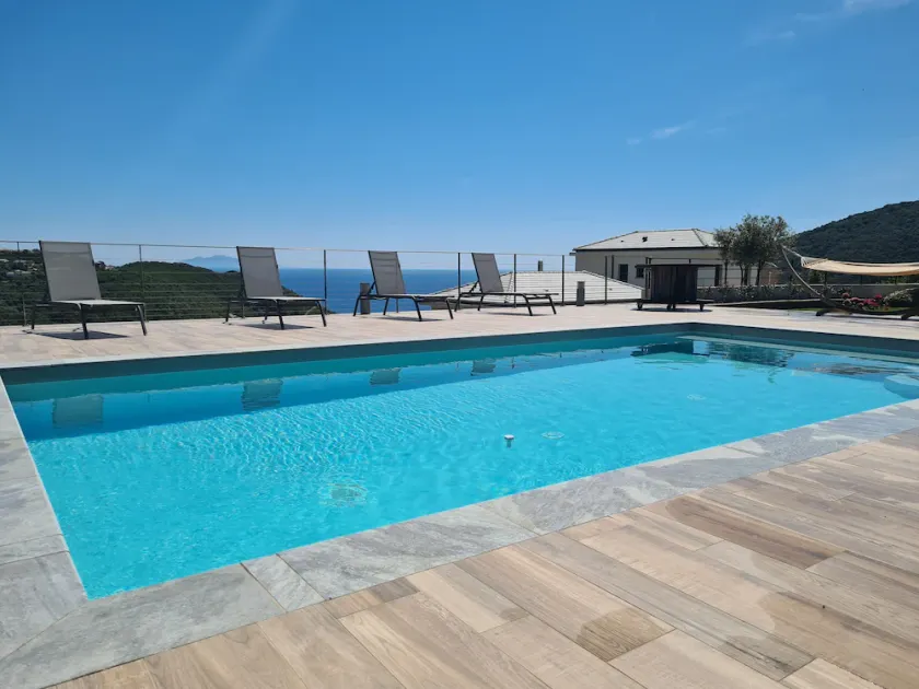 Villa T4 with breathtaking sea and mountain views - Image 1